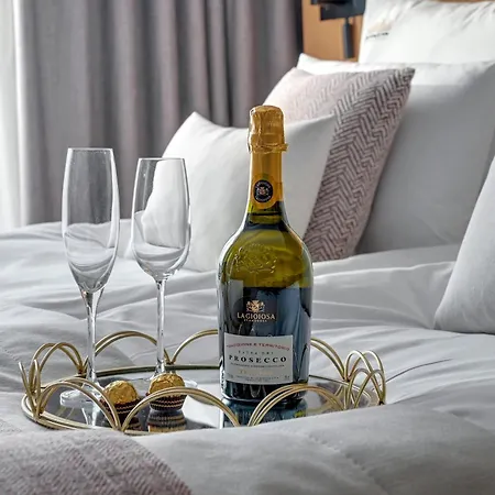 Deo Plaza & Riverside By Downtown Apartman *